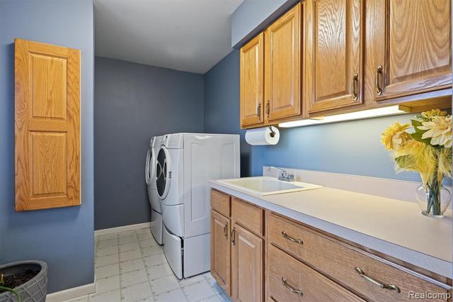 1453 Maplewood Drive, Saline, MI 48176