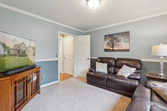 1453 Maplewood Drive, Saline, MI 48176