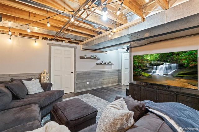 1453 Maplewood Drive, Saline, MI 48176