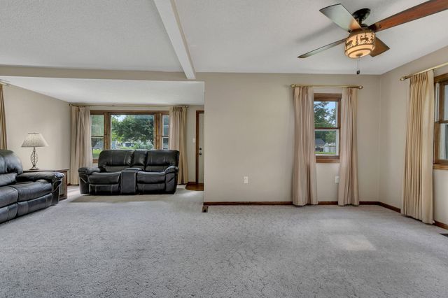 460 S 8th Street, Bird Island, MN 55310