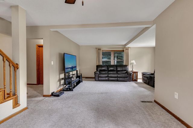 460 S 8th Street, Bird Island, MN 55310