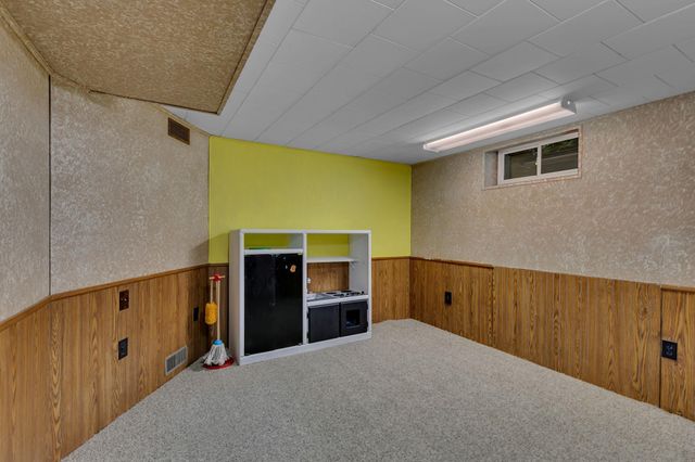 460 S 8th Street, Bird Island, MN 55310