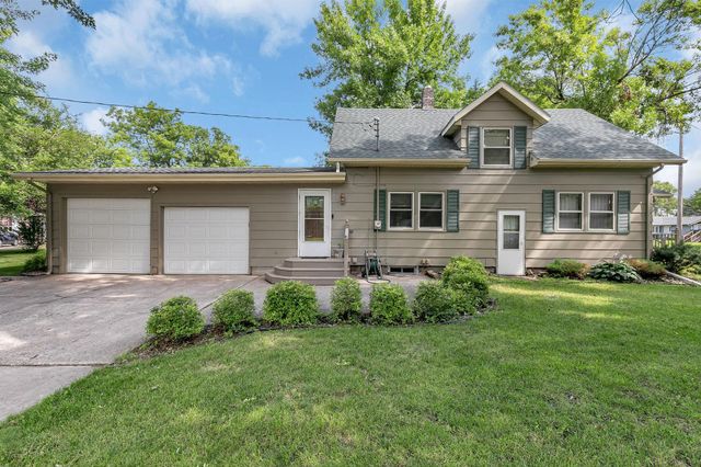 460 S 8th Street, Bird Island, MN 55310