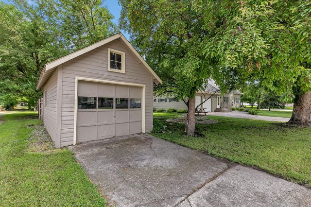 460 S 8th Street, Bird Island, MN 55310