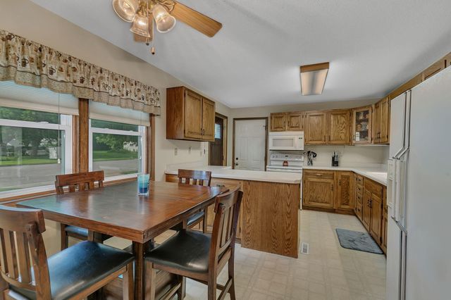 460 S 8th Street, Bird Island, MN 55310