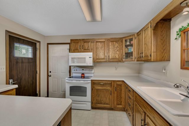 460 S 8th Street, Bird Island, MN 55310