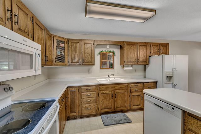 460 S 8th Street, Bird Island, MN 55310