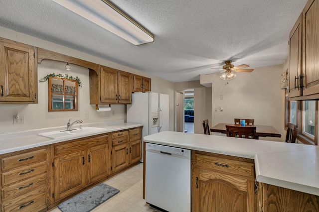 460 S 8th Street, Bird Island, MN 55310