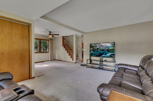 460 S 8th Street, Bird Island, MN 55310