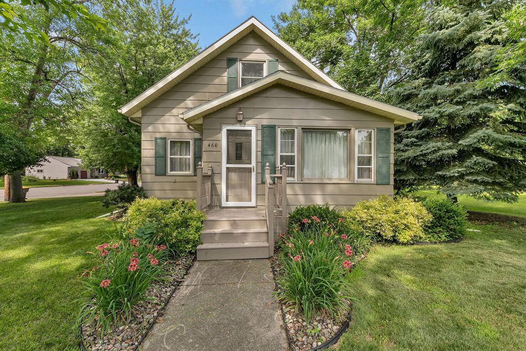 460 S 8th Street, Bird Island, MN 55310