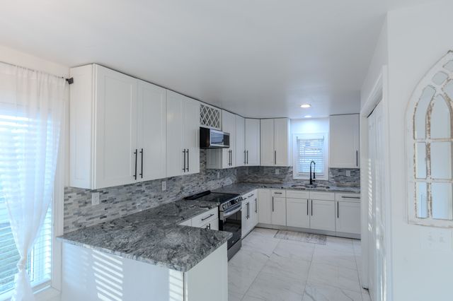 521 E New Ave, Monterey, TN 38574