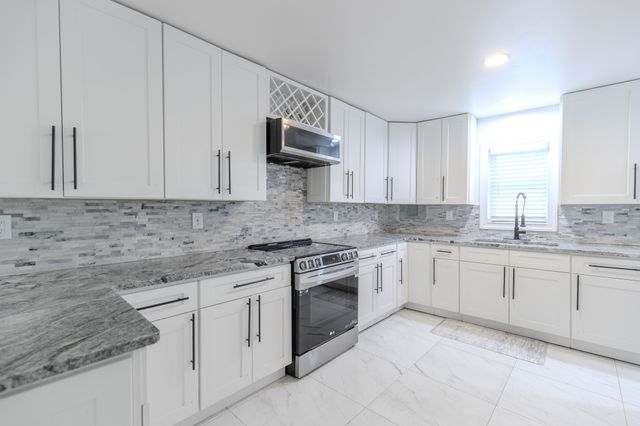 521 E New Ave, Monterey, TN 38574