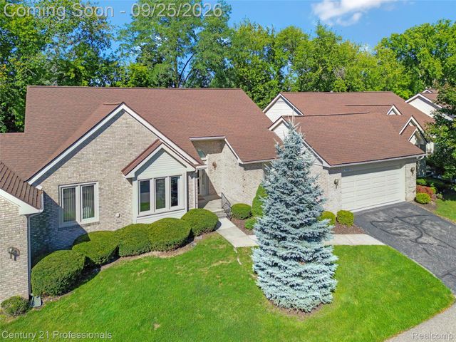 5388 Fairway Court, West Bloomfield Charter Township, MI 48323