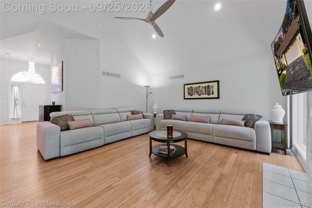 5388 Fairway Court, West Bloomfield Charter Township, MI 48323