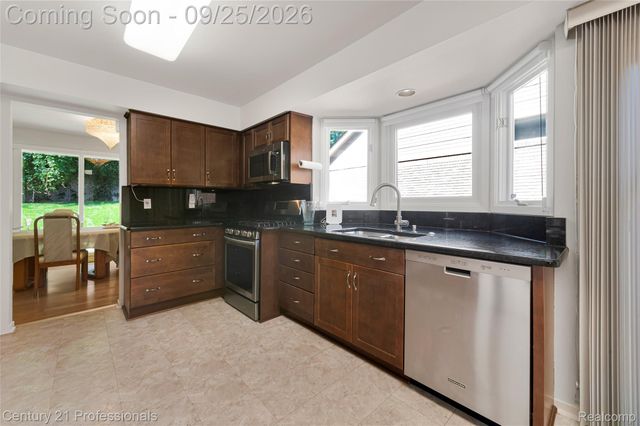 5388 Fairway Court, West Bloomfield Charter Township, MI 48323