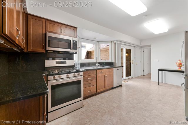 5388 Fairway Court, West Bloomfield Charter Township, MI 48323