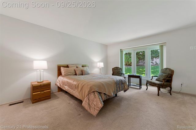 5388 Fairway Court, West Bloomfield Charter Township, MI 48323