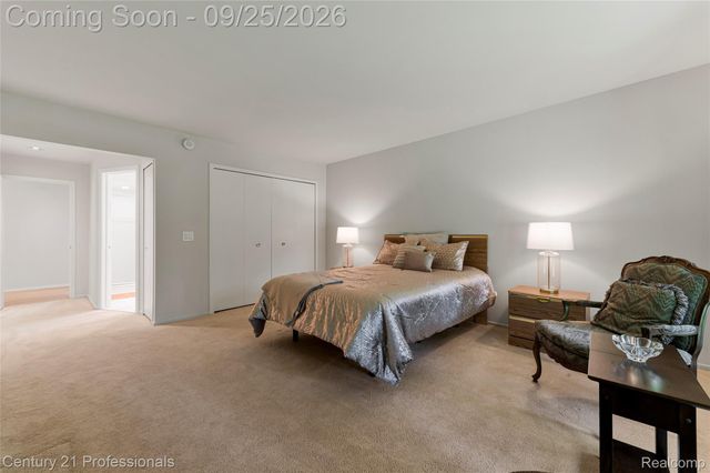 5388 Fairway Court, West Bloomfield Charter Township, MI 48323