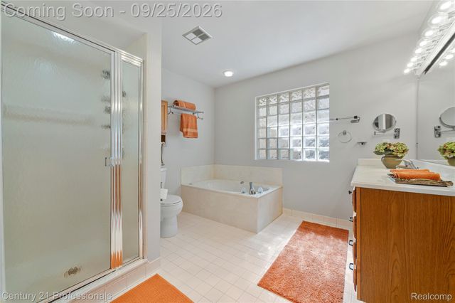5388 Fairway Court, West Bloomfield Charter Township, MI 48323