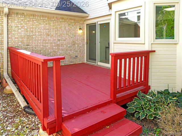 5388 Fairway Court, West Bloomfield Charter Township, MI 48323