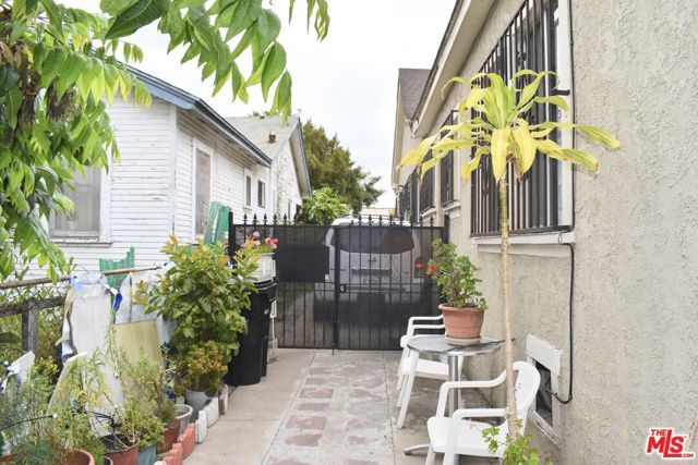 3975 S Van Ness Avenue, Los Angeles, CA 90062