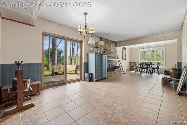 2700 N Hacker Road, Howell, MI 48855