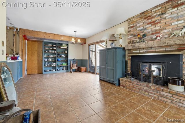 2700 N Hacker Road, Howell, MI 48855