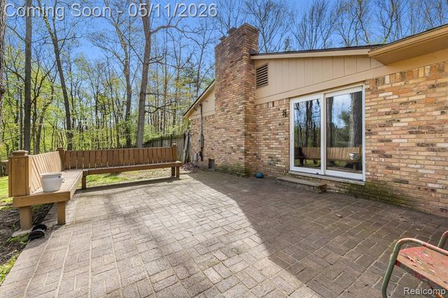 2700 N Hacker Road, Howell, MI 48855