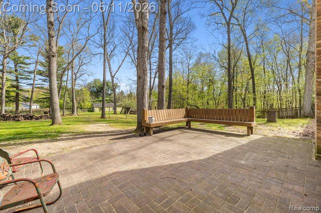 2700 N Hacker Road, Howell, MI 48855