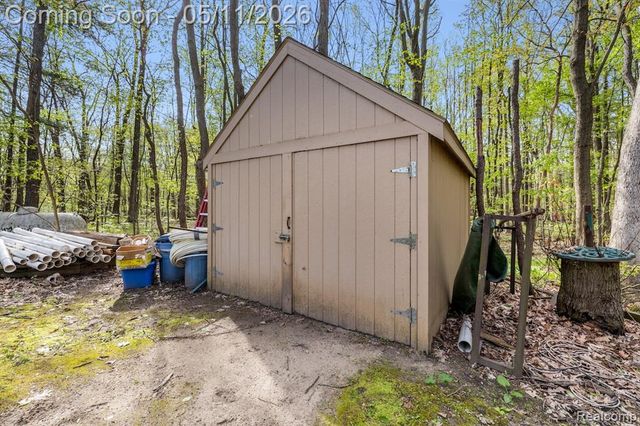 2700 N Hacker Road, Howell, MI 48855