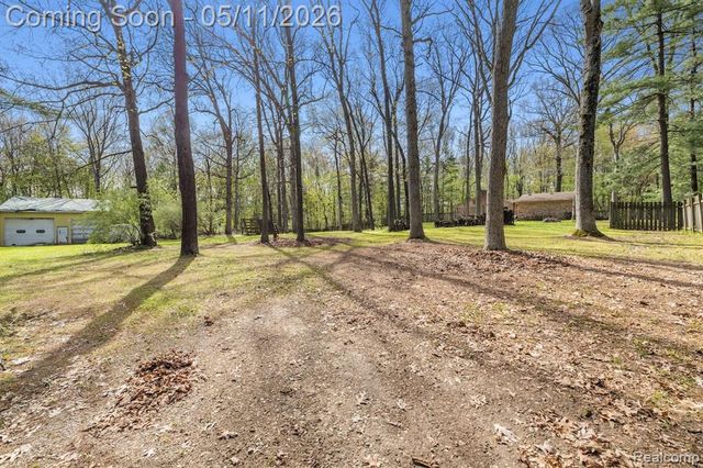 2700 N Hacker Road, Howell, MI 48855