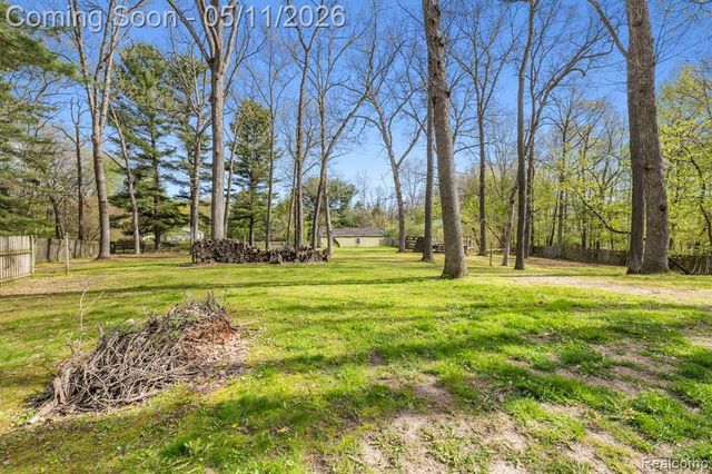 2700 N Hacker Road, Howell, MI 48855