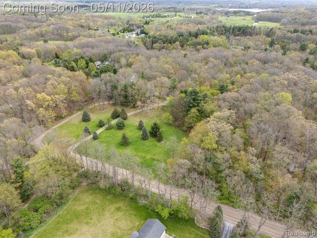 2700 N Hacker Road, Howell, MI 48855