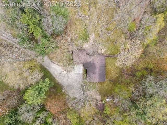 2700 N Hacker Road, Howell, MI 48855