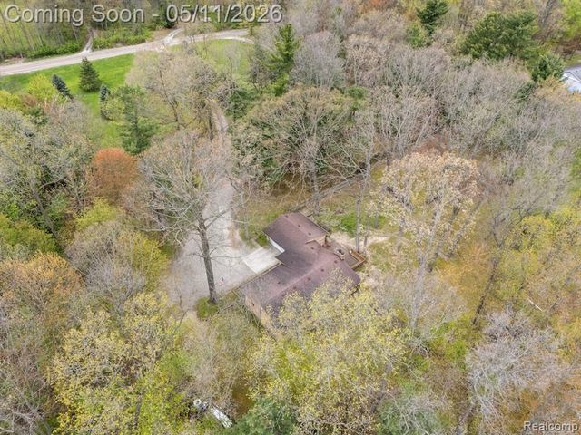 2700 N Hacker Road, Howell, MI 48855