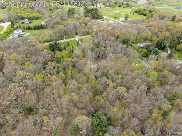 2700 N Hacker Road, Howell, MI 48855