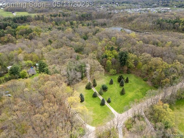 2700 N Hacker Road, Howell, MI 48855