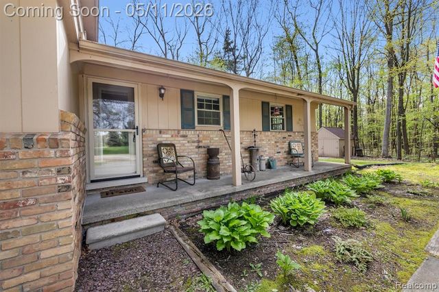 2700 N Hacker Road, Howell, MI 48855