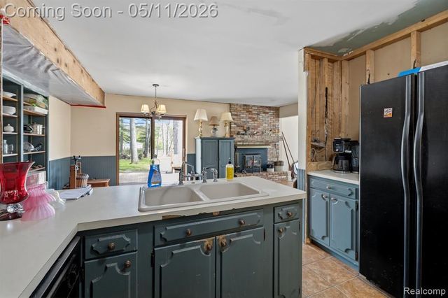 2700 N Hacker Road, Howell, MI 48855