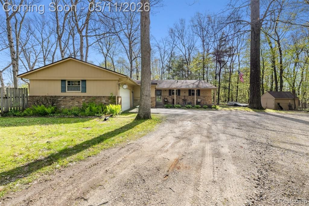 2700 N Hacker Road, Howell, MI 48855