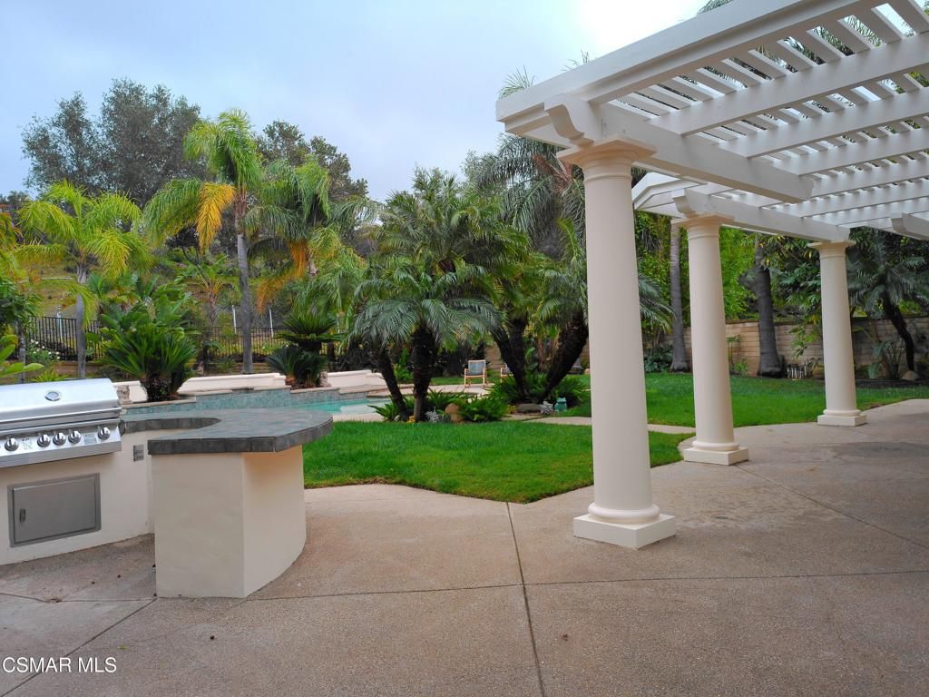 Image 5 of property listing at 6438 Deerbrook Road, Oak Park, CA 91377