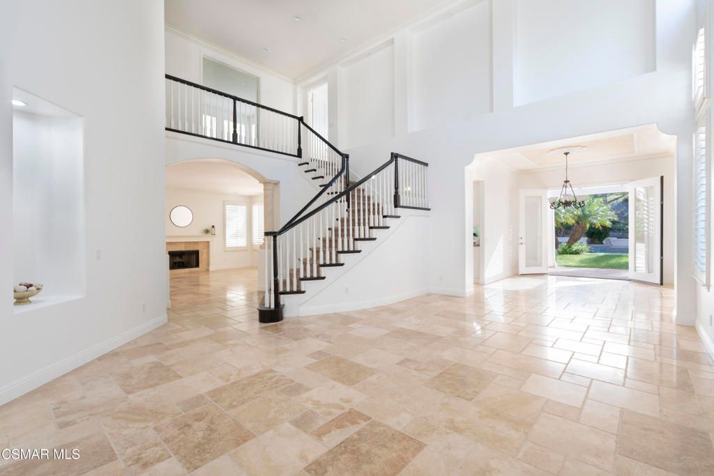 Image 7 of property listing at 6438 Deerbrook Road, Oak Park, CA 91377