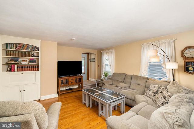 61 FINLEY AVE, Trenton, NJ 08610