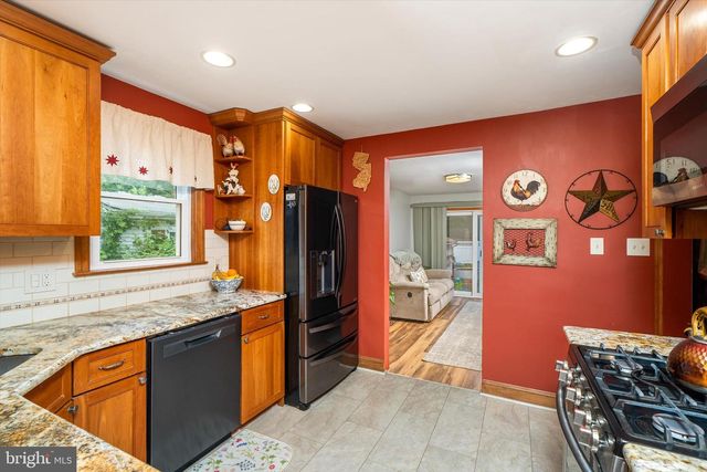 61 FINLEY AVE, Trenton, NJ 08610