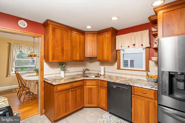 61 FINLEY AVE, Trenton, NJ 08610
