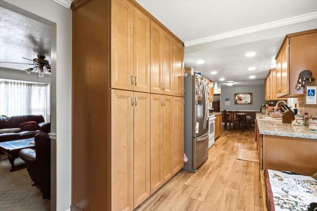 564 S MAIN ST, Kaysville, UT 84037