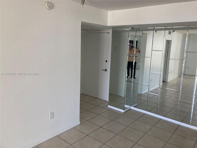 2333 Brickell Ave 1115, Miami, FL 33129
