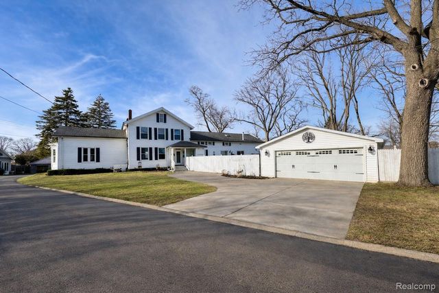 549 Grixdale Lane, Waterford Charter Township, MI 48328
