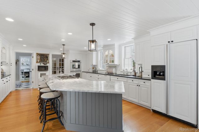 549 Grixdale Lane, Waterford Charter Township, MI 48328