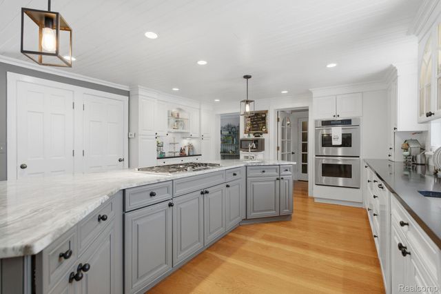 549 Grixdale Lane, Waterford Charter Township, MI 48328